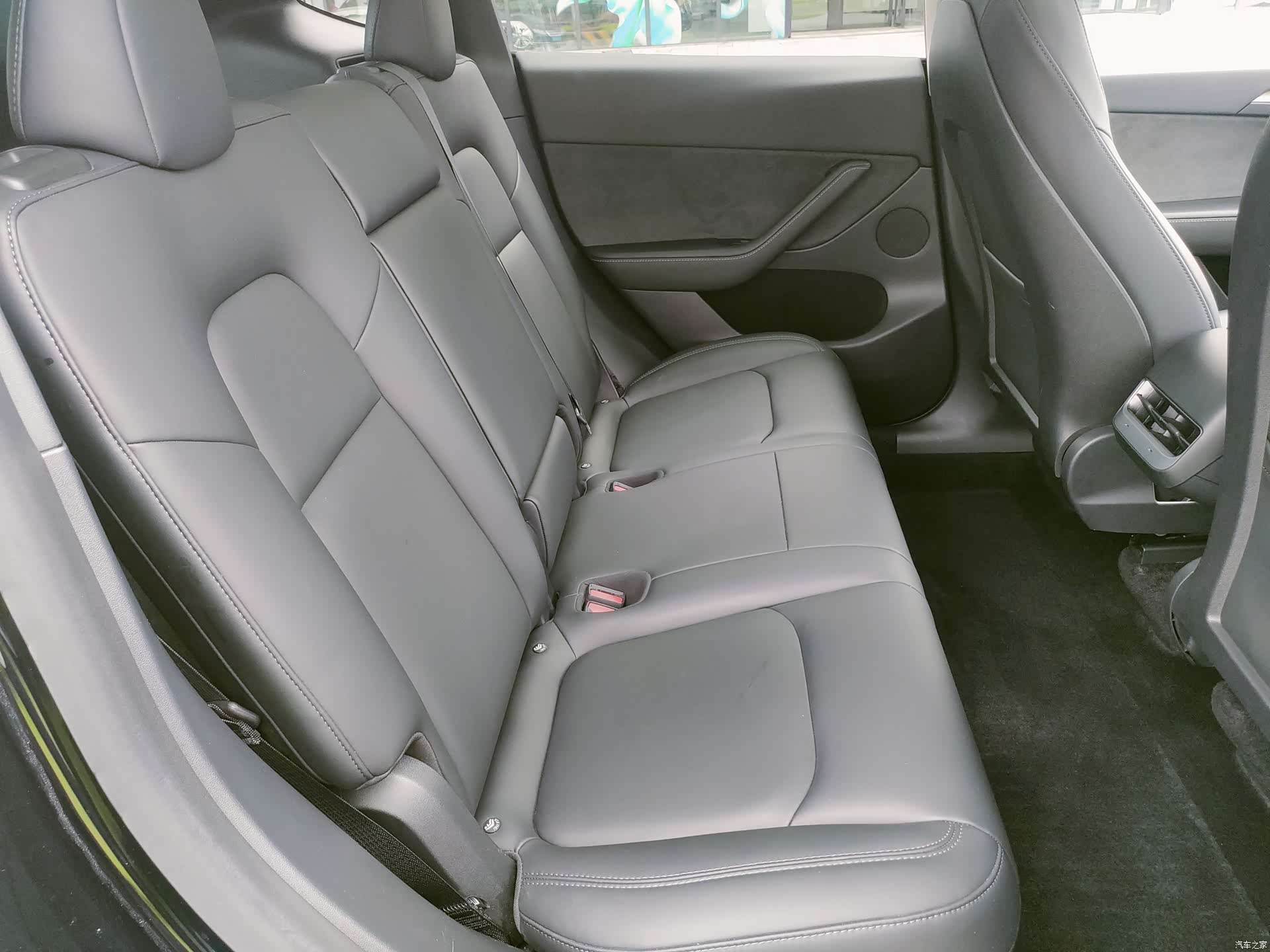 Tesla Model Y, 2022 29