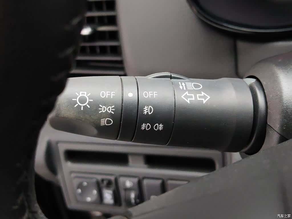 DongFeng AX7, 2017 21