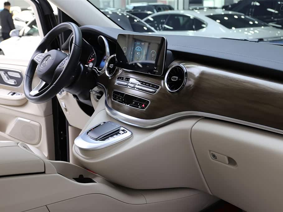 Mercedes-Benz V-class