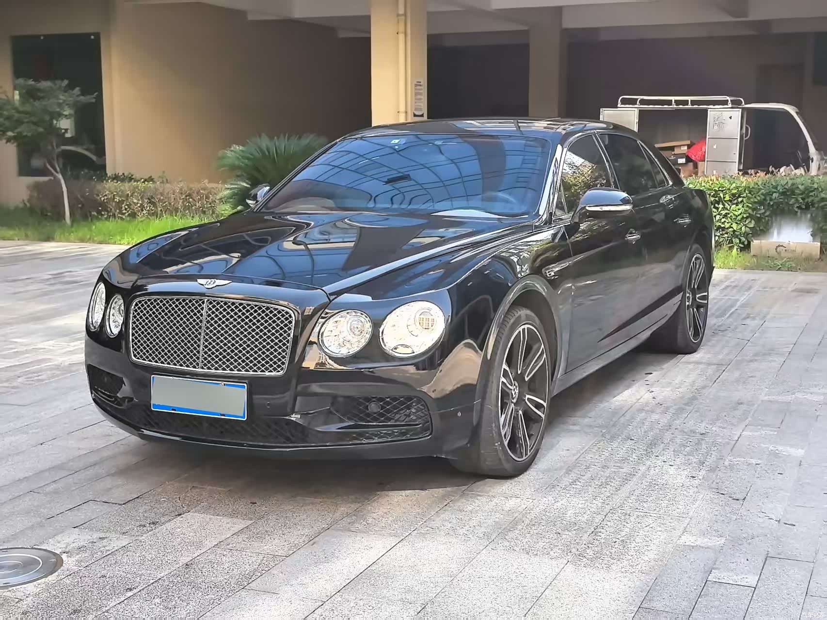 Bentley Flying Spur, 2018 1