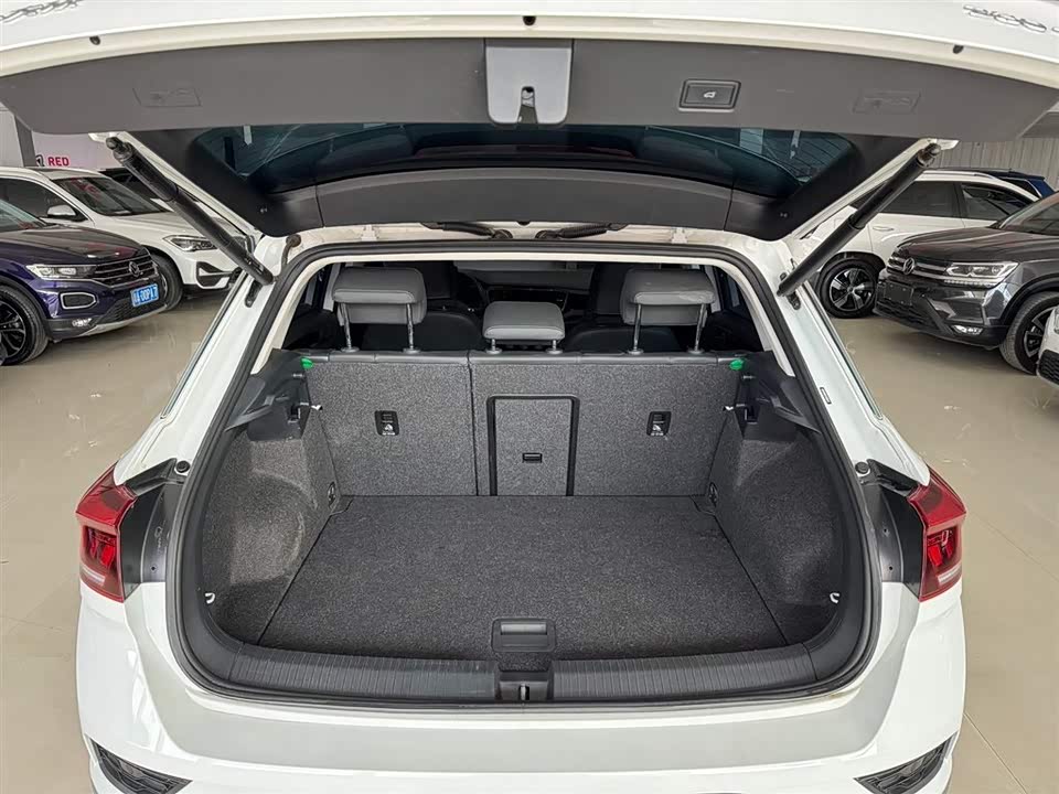 Volkswagen T-ROC exploring Songs