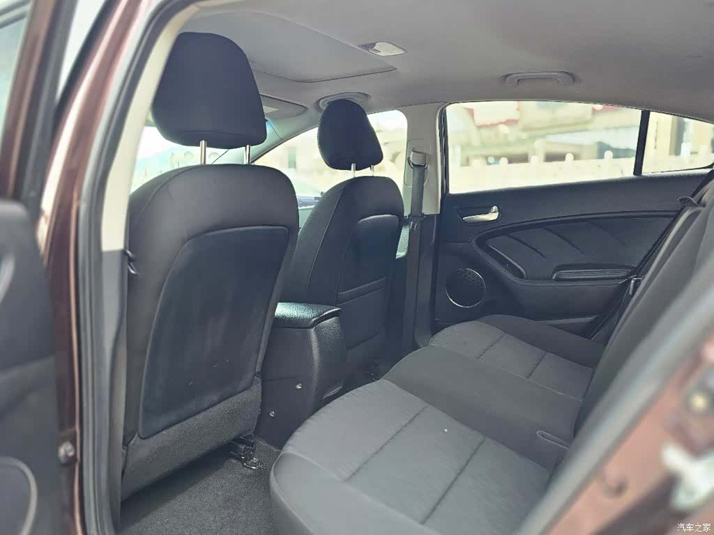 Kia K3, 2013 8