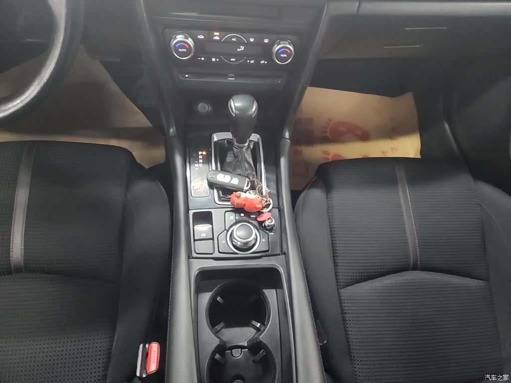 Mazda Mazda3, 2017 14