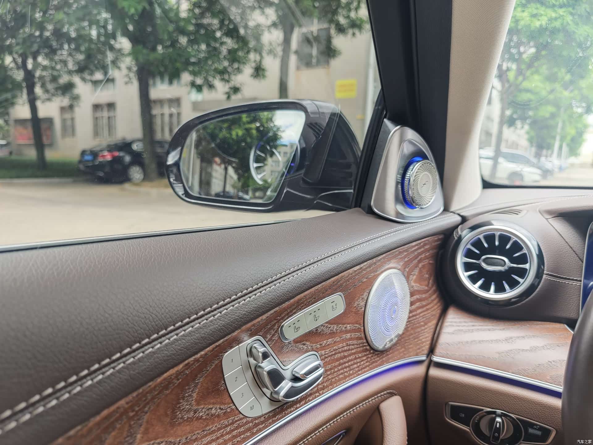 Mercedes-Benz E-Class, 2023 11
