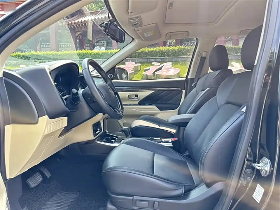 Mitsubishi Outlander