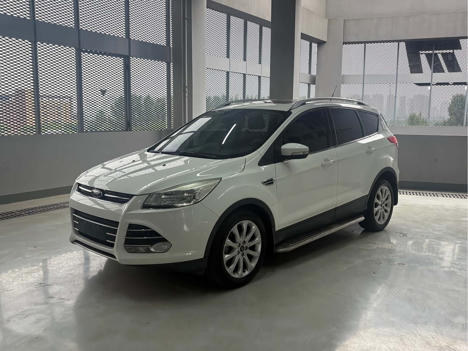 Ford Kuga, 2015 1