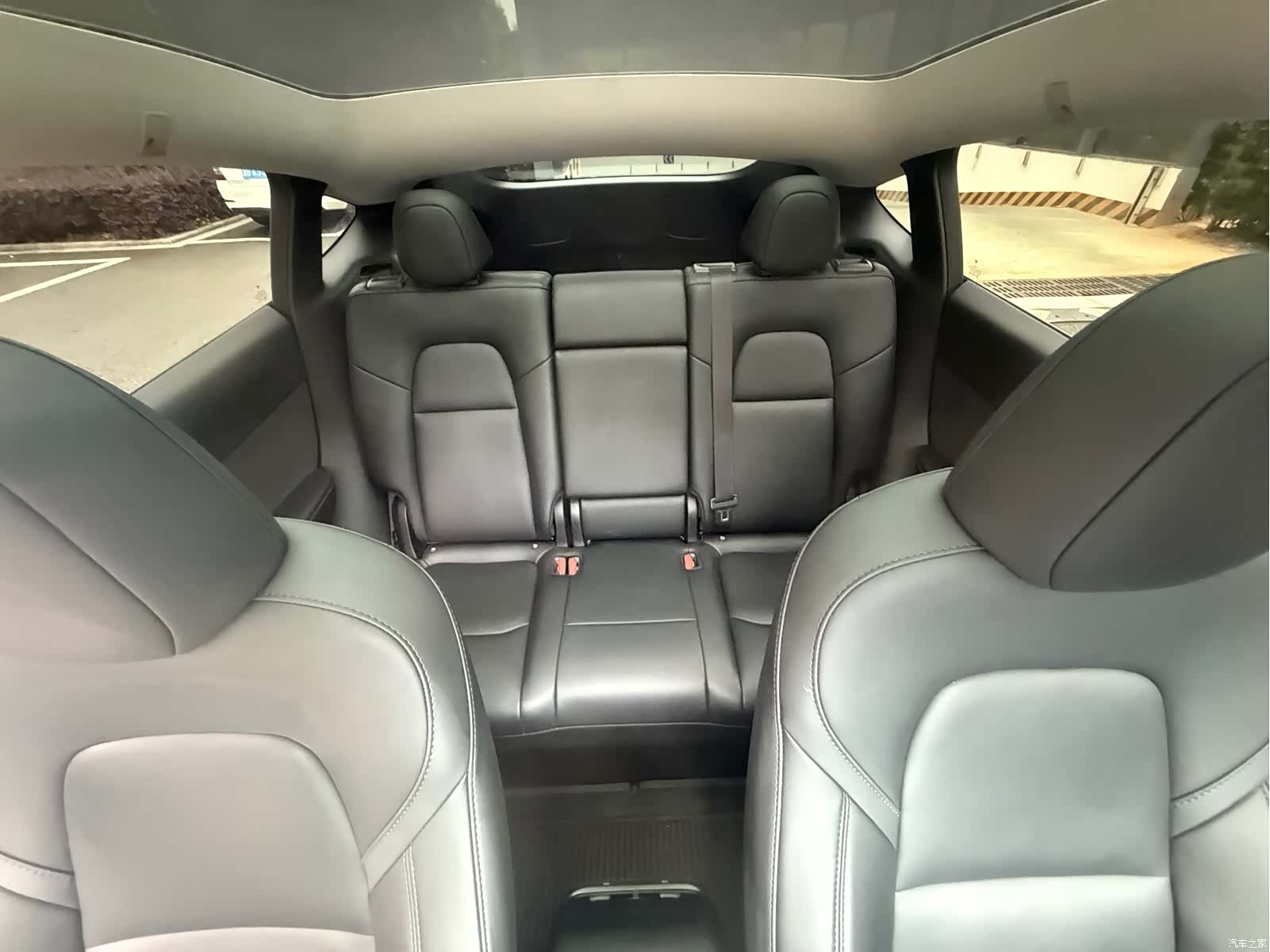 Tesla Model Y, 2023 19