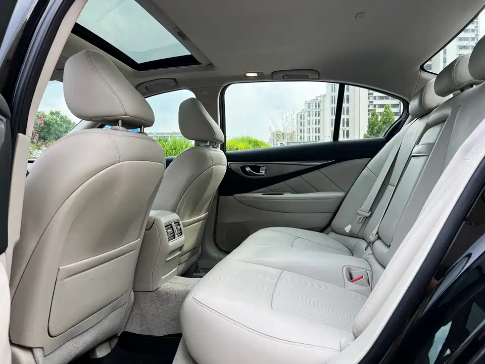Infiniti Q50L