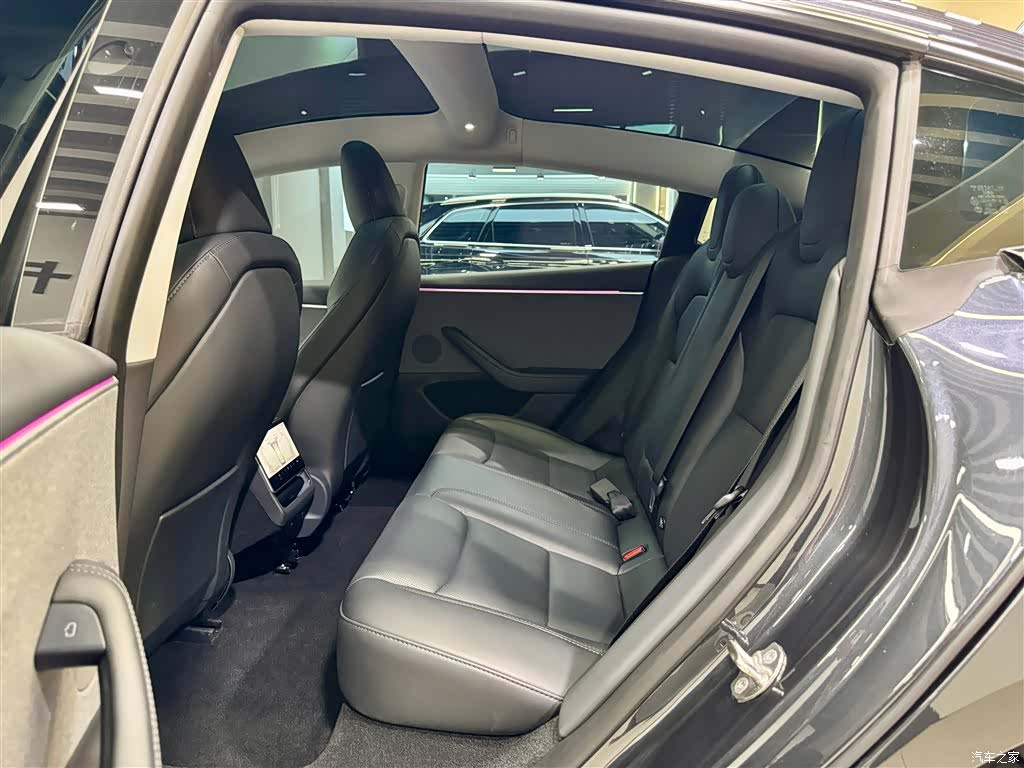 Tesla Model 3, 2024 18