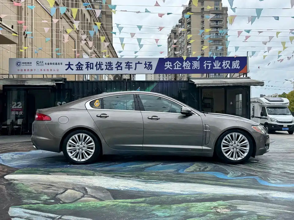 Jaguar XF