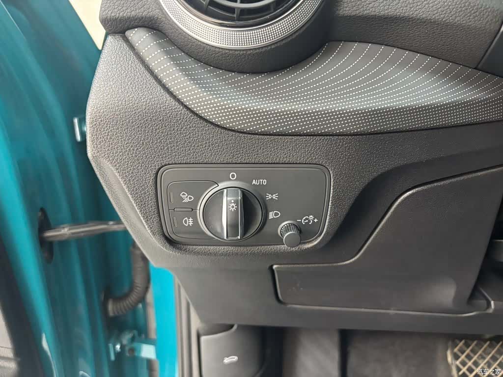 Audi Q2L, 2022 6