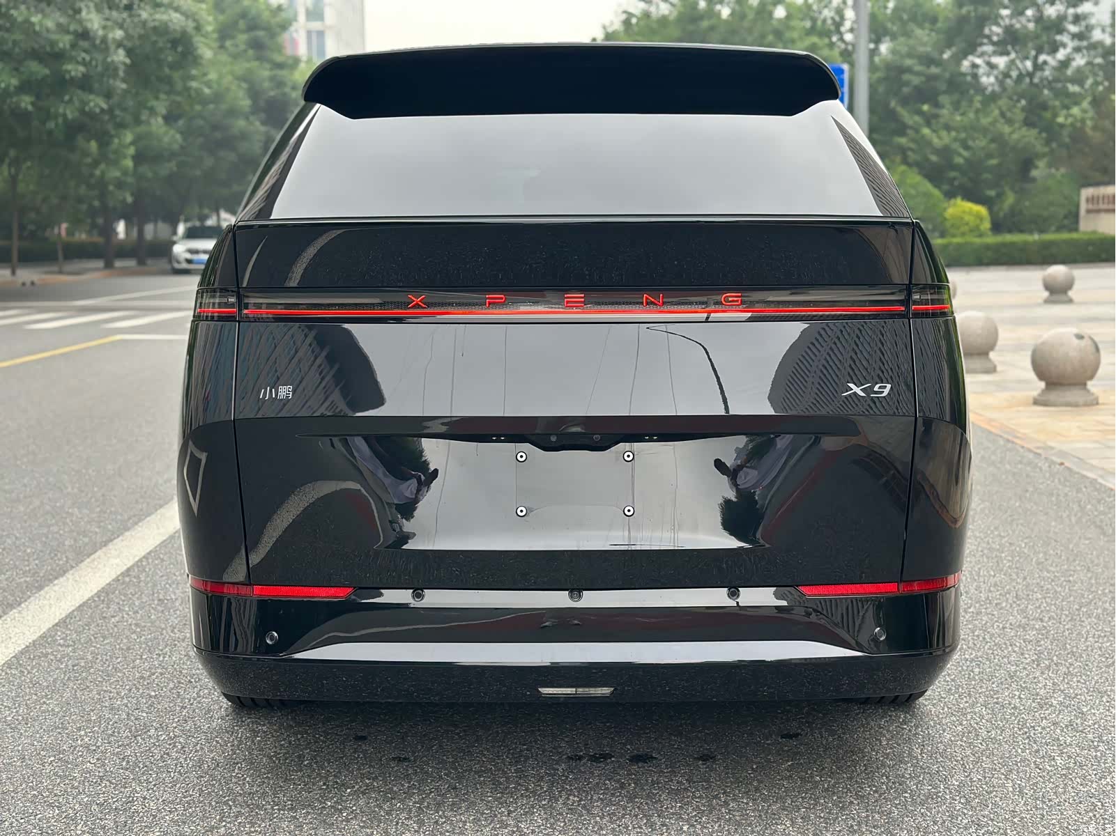 Xpeng X9, 2025 10