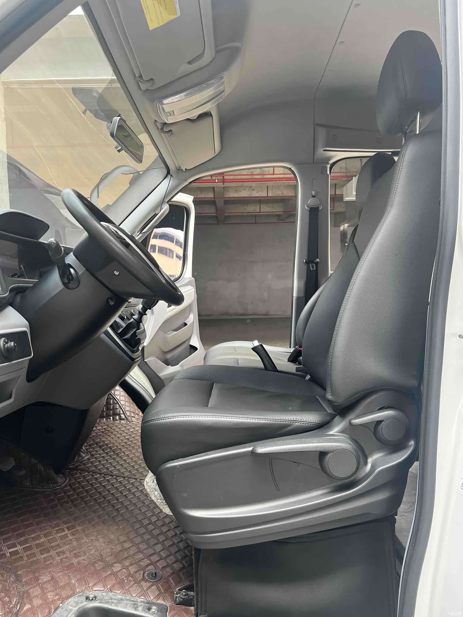 Maxus V80, 2025 9