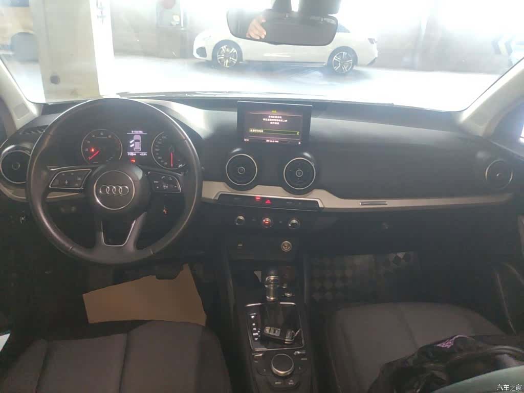 Audi Q2L, 2021 10
