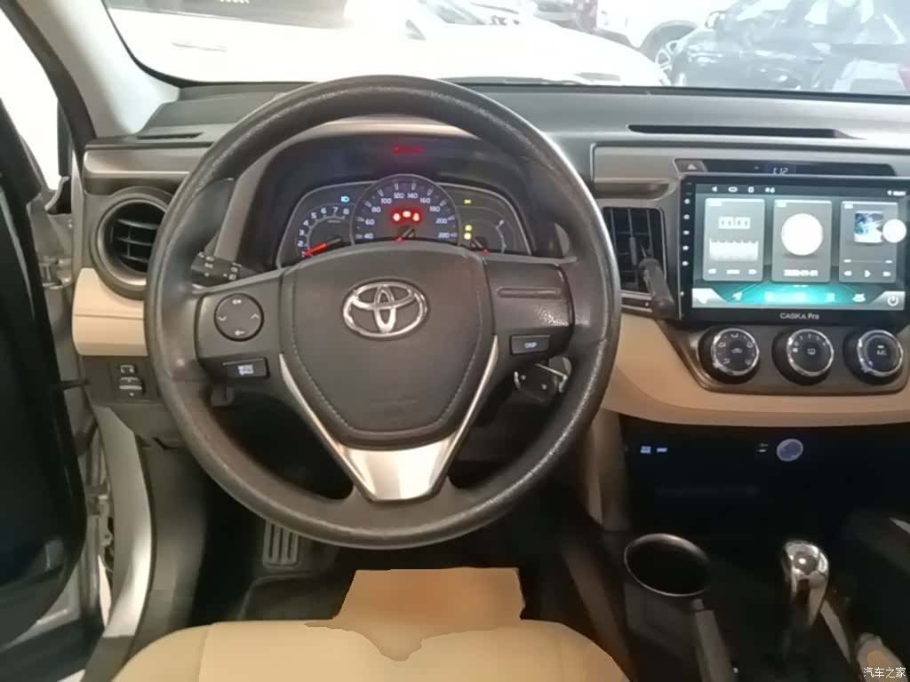 Toyota RAV4, 2014 11