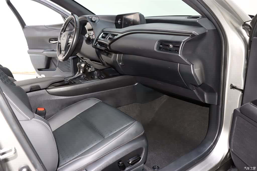 Lexus UX, 2022 7