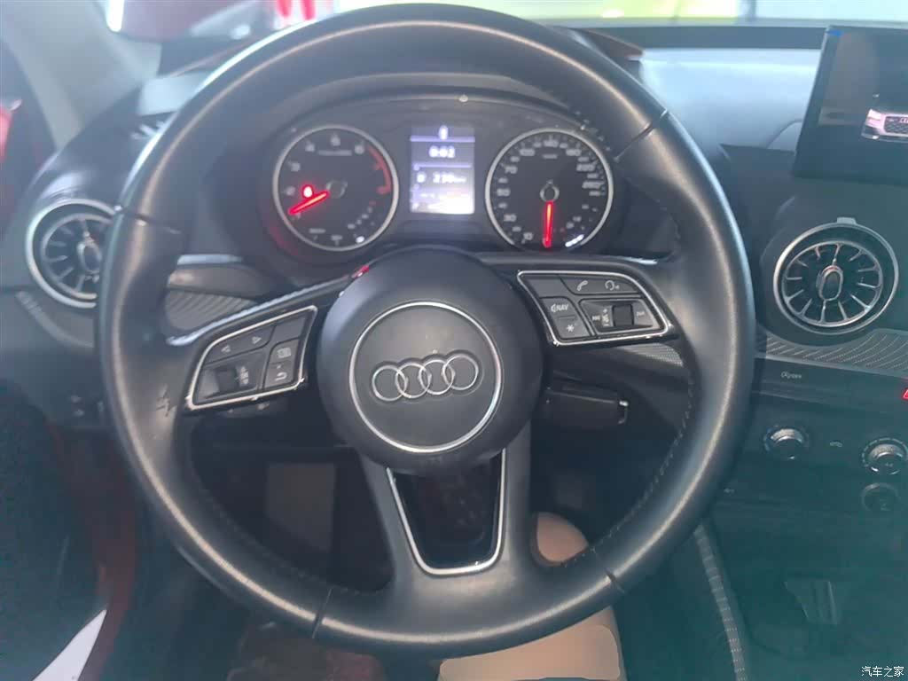Audi Q2L, 2019 11
