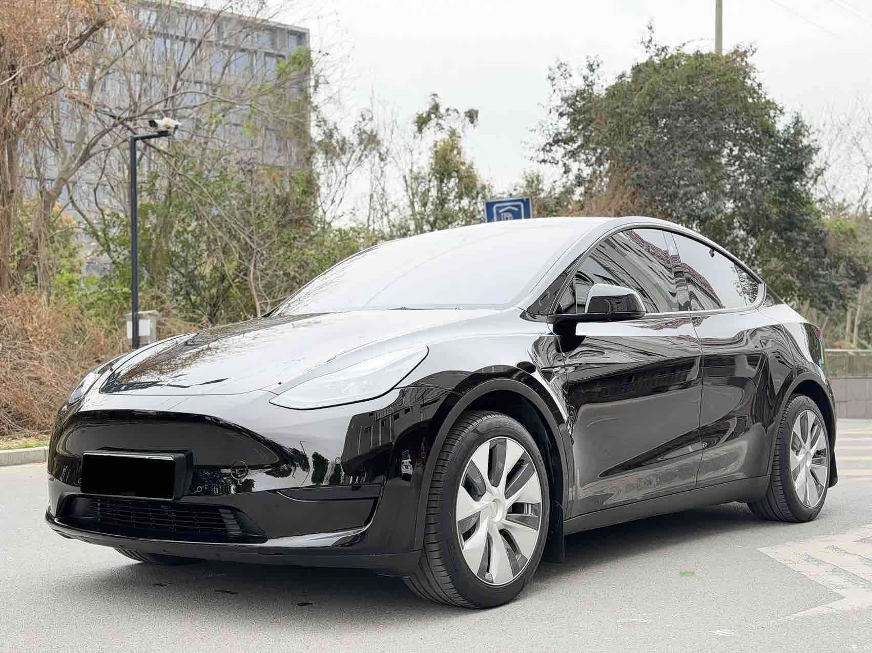 Tesla Model Y, 2023 1