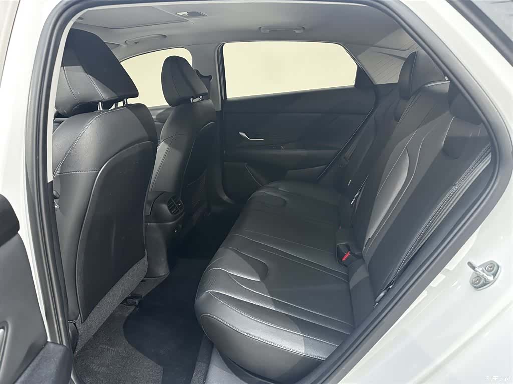 Hyundai Elantra, 2023 11