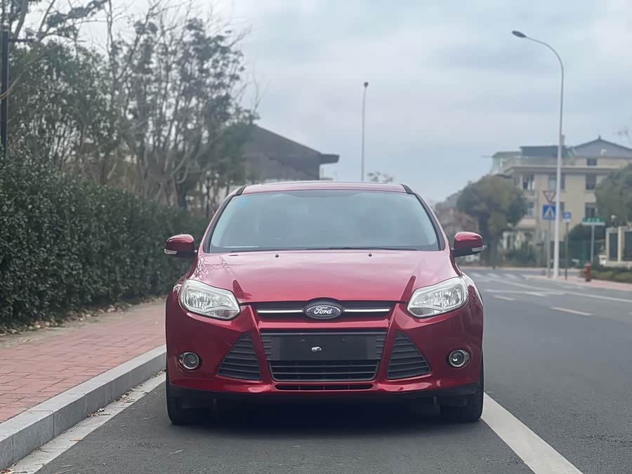 Ford Focus 2014, фото 2