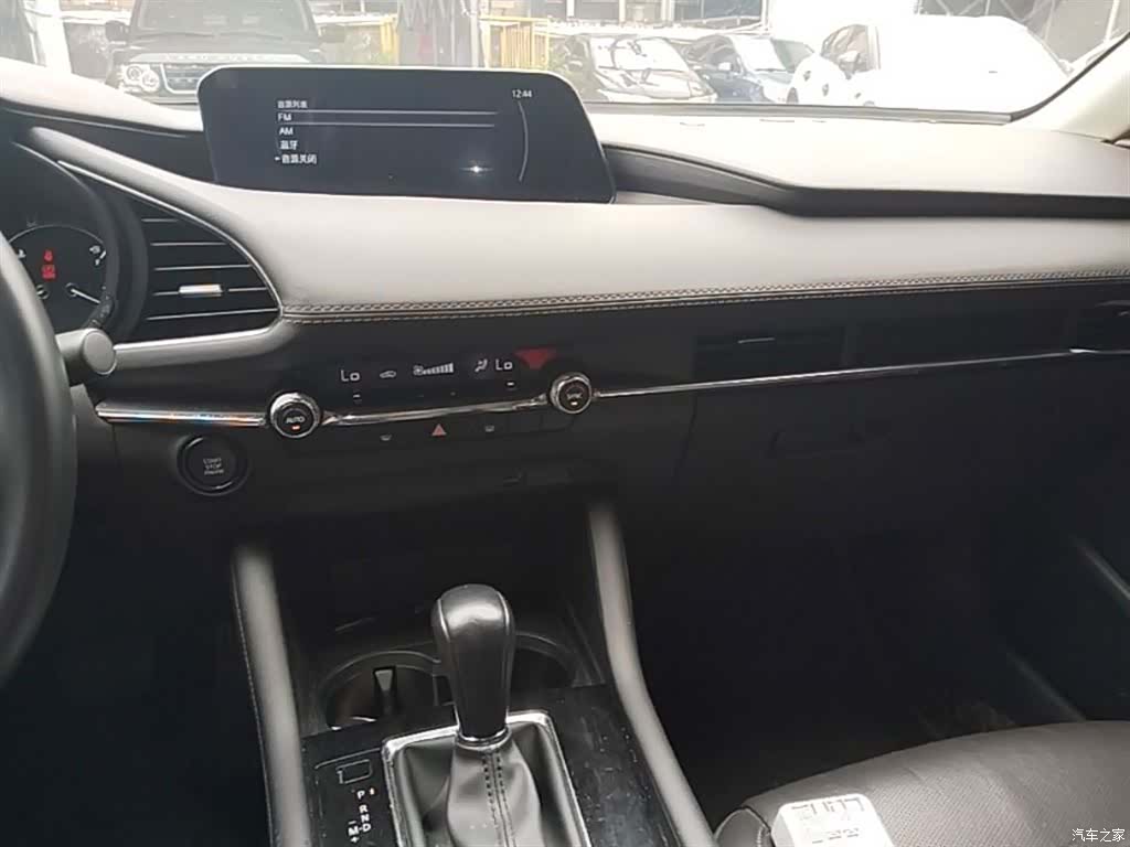 Mazda Mazda3, 2023 10