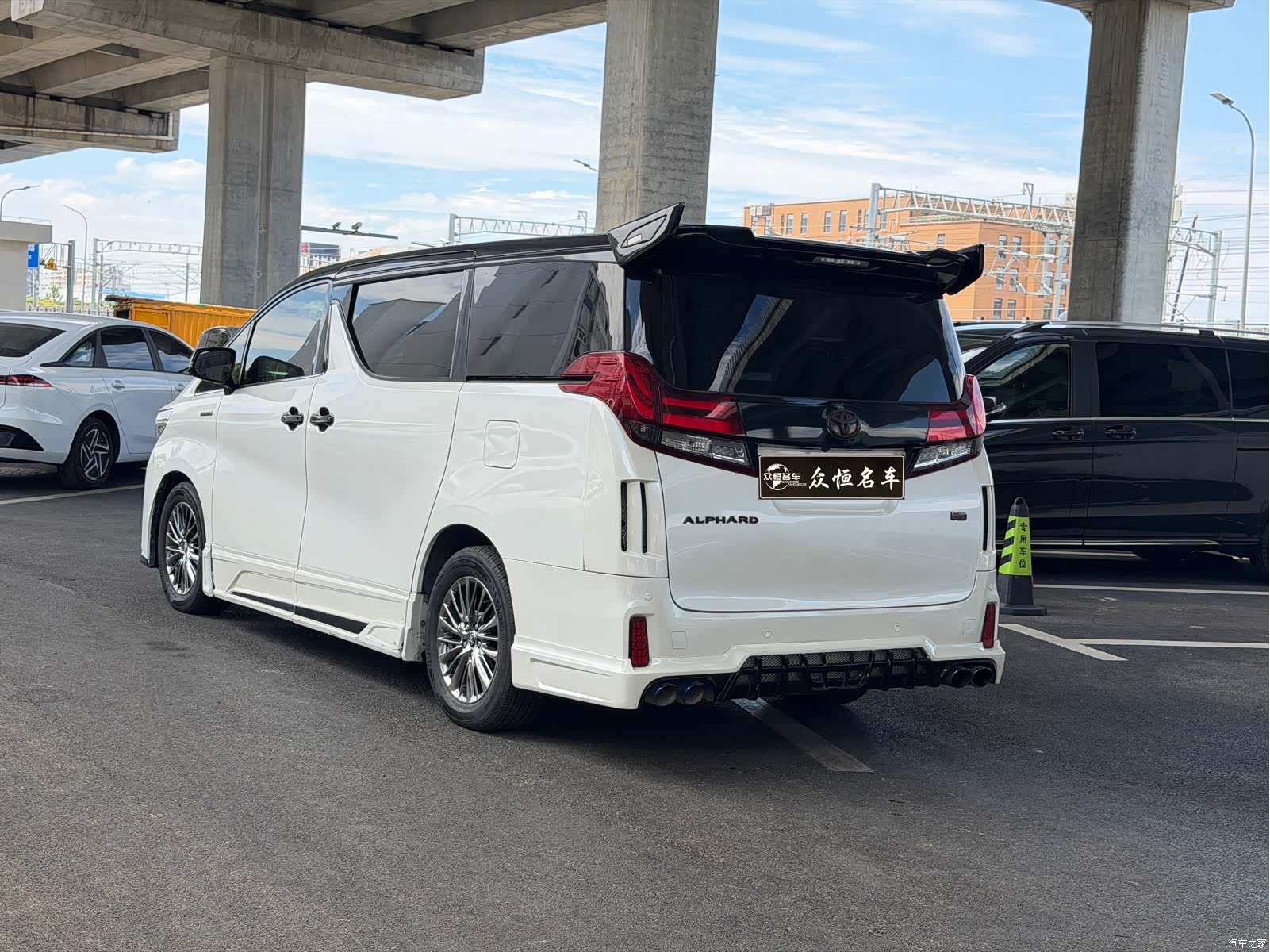 Toyota Alphard, 2017 все фото