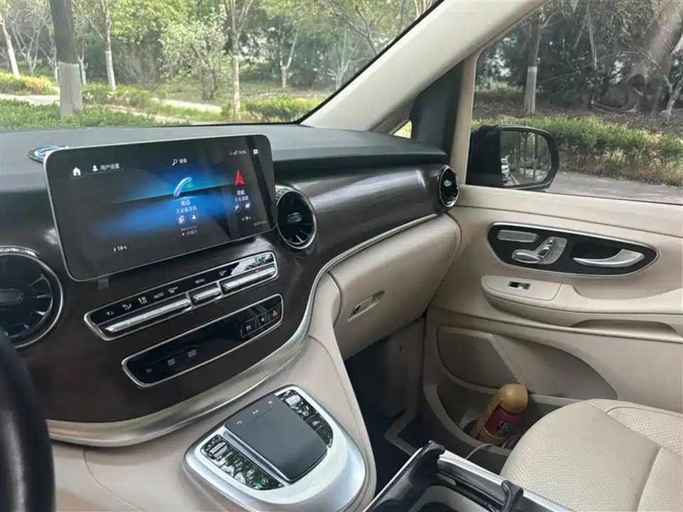 Mercedes-Benz V-class