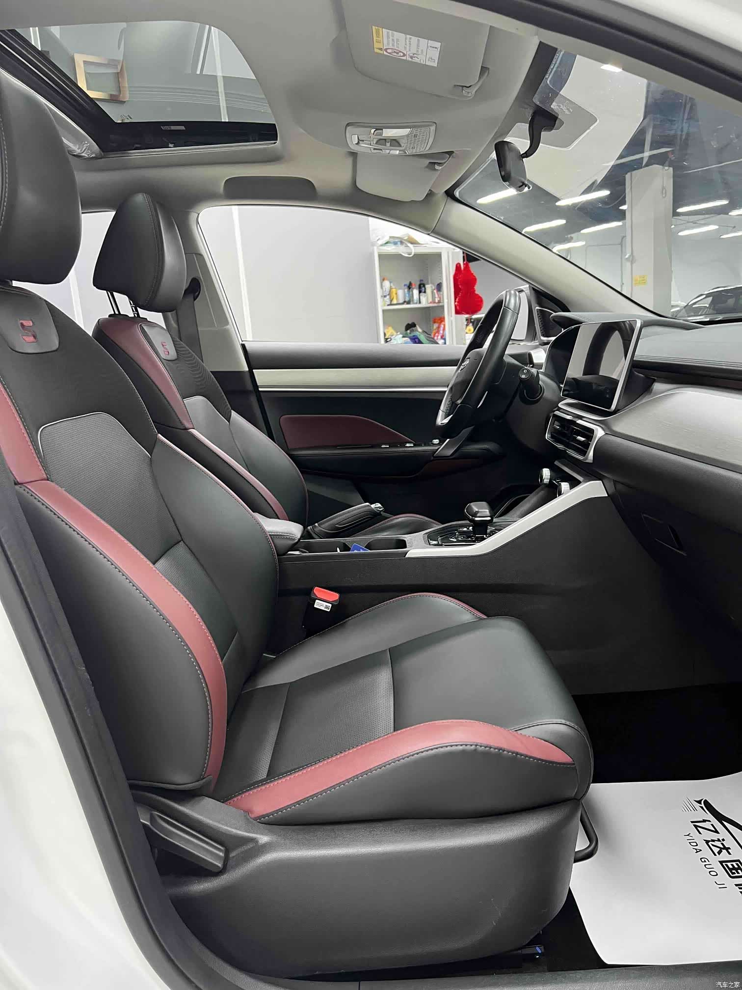 Geely Coolray, 2022 17