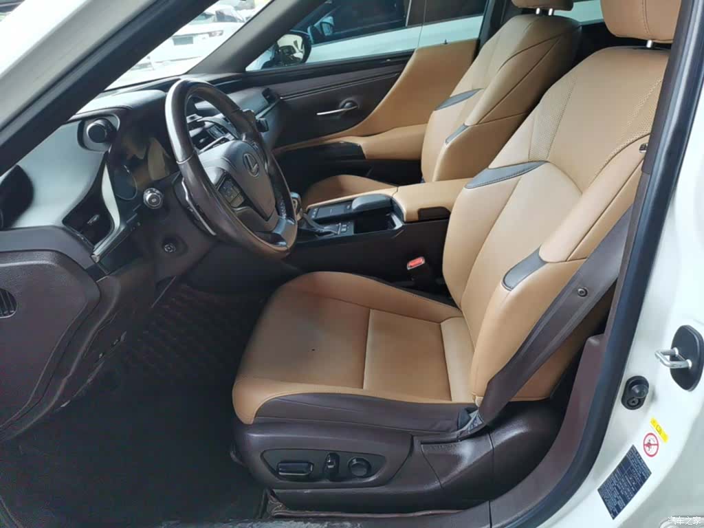 Lexus ES, 2019 15