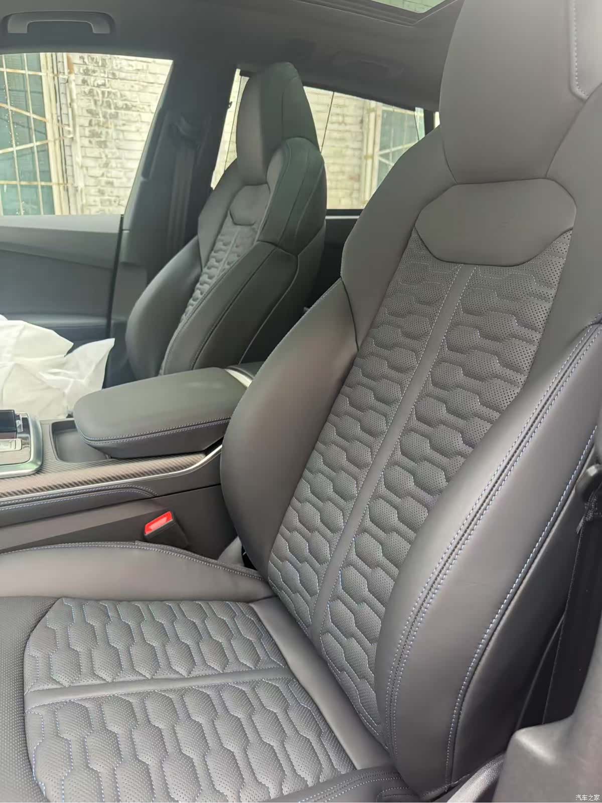 Audi Q8, 2025 9