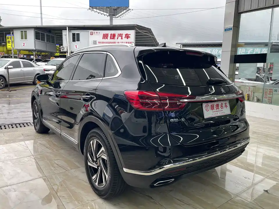 Hongqi HS5