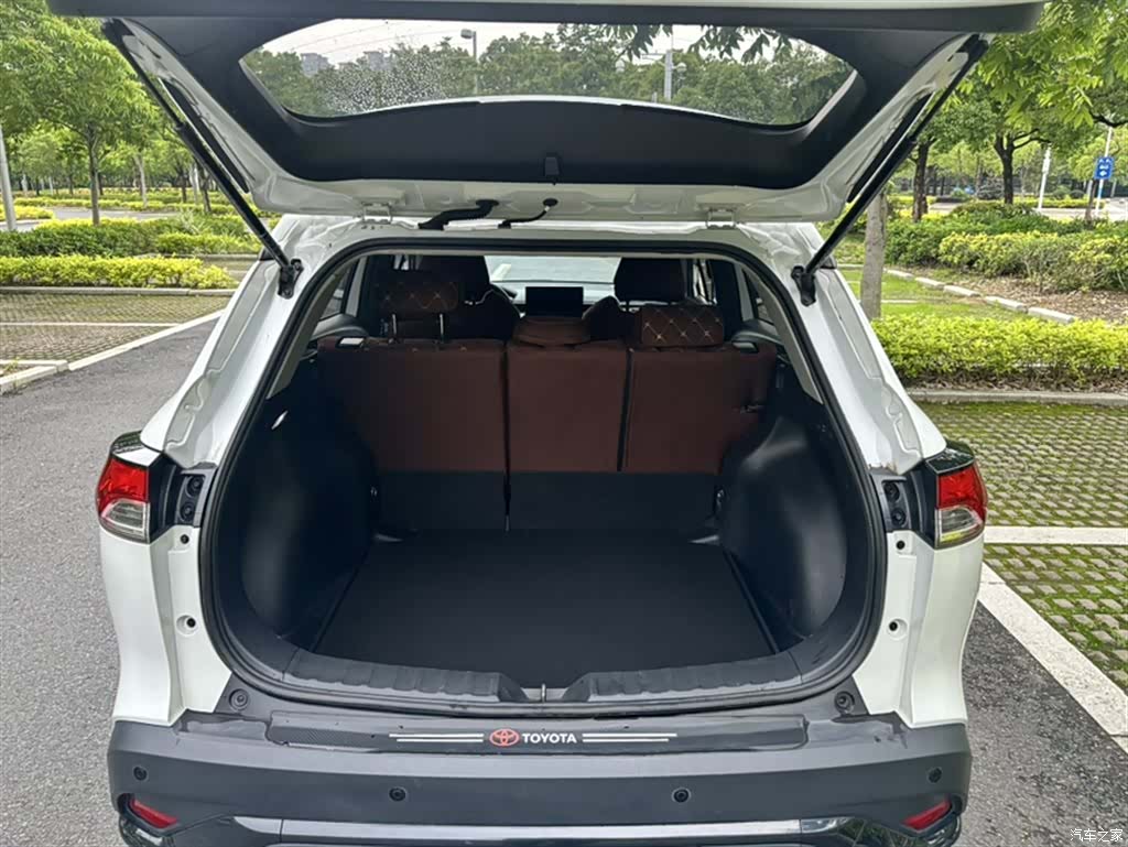Toyota Frontlander, 2023 19