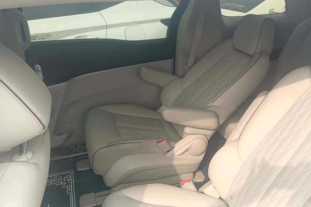Buick GL8, 2021 11