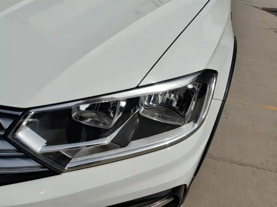 Volkswagen C-TREK Wei Collar
