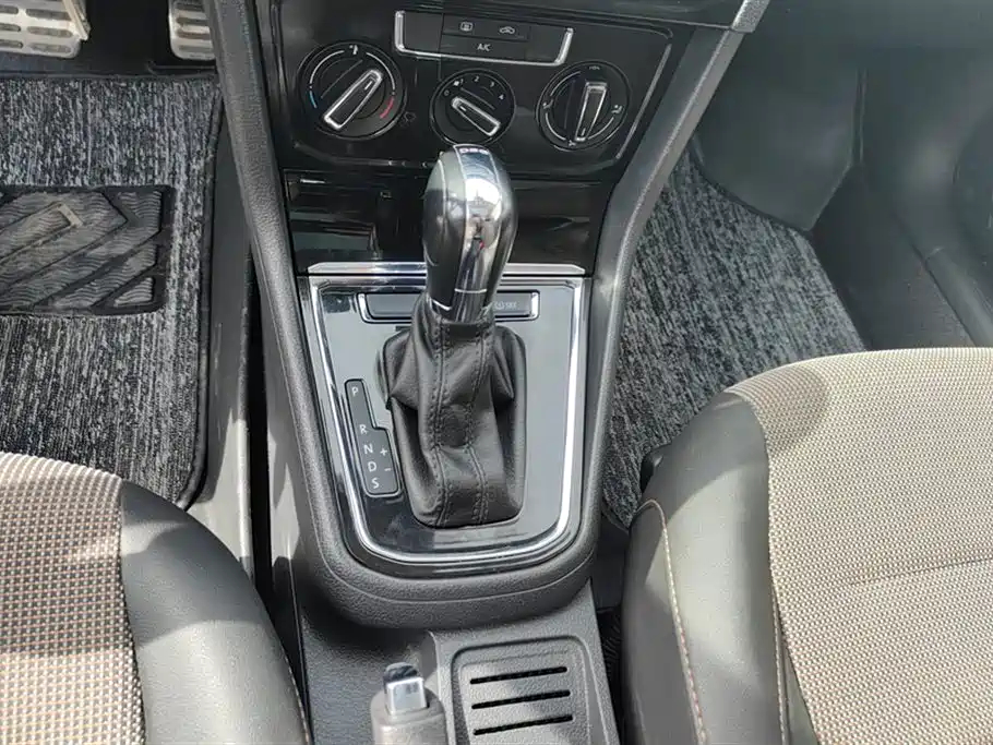 Volkswagen C-TREK Wei Collar