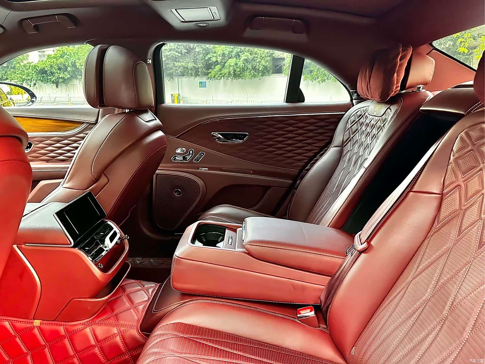Bentley Flying Spur, 2021 7