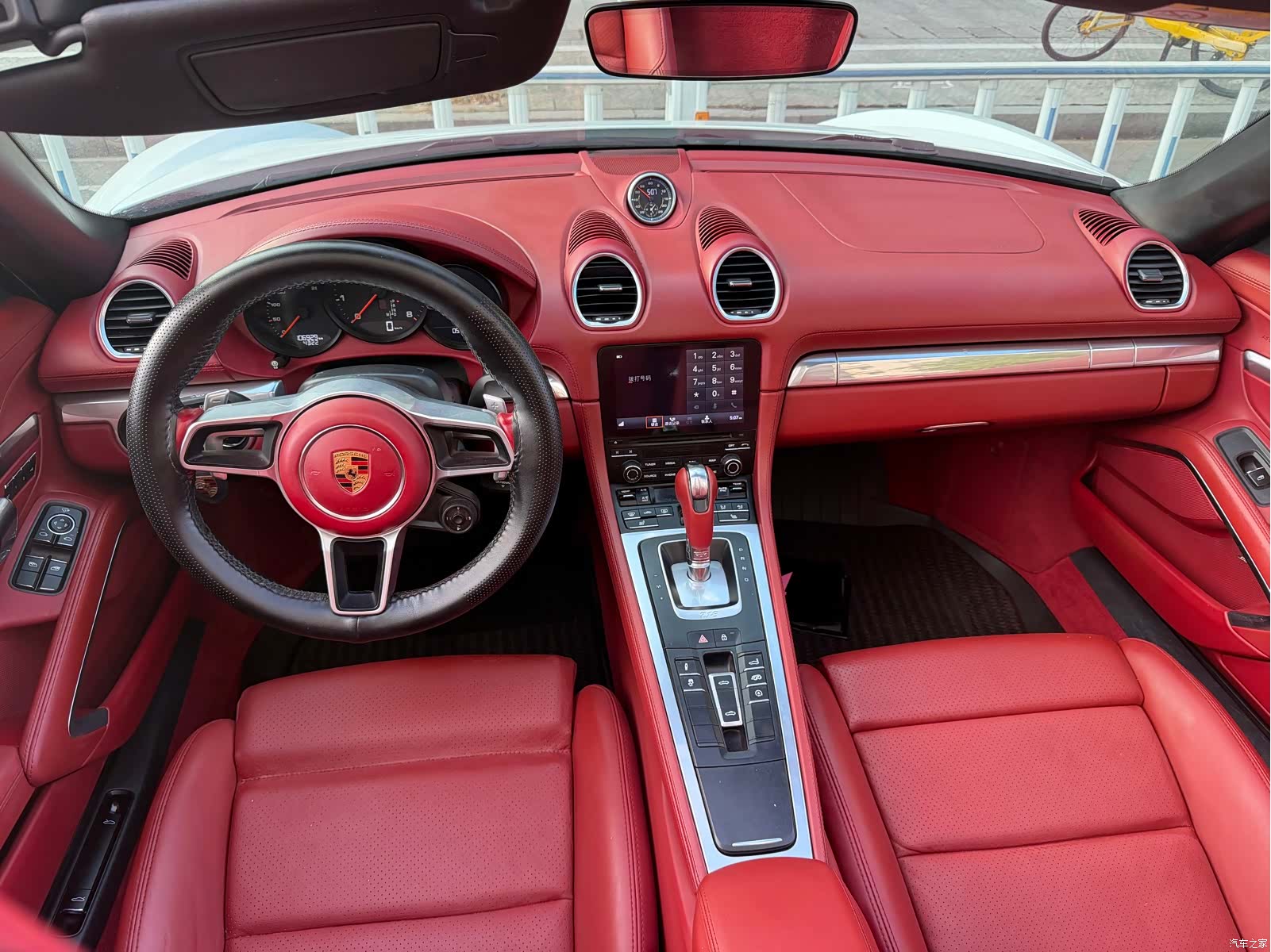 Porsche Boxster, 2022 все фото