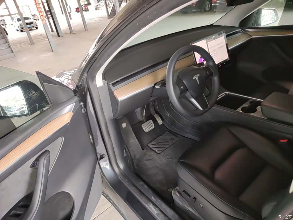 Tesla Model Y, 2023 16