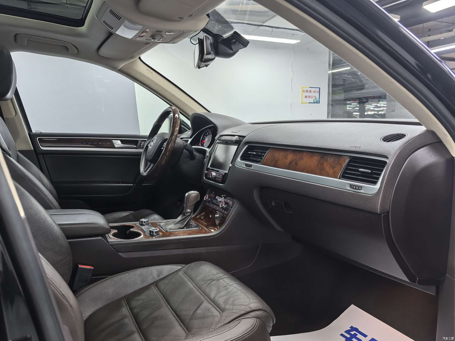 Volkswagen Touareg, 2012 все фото