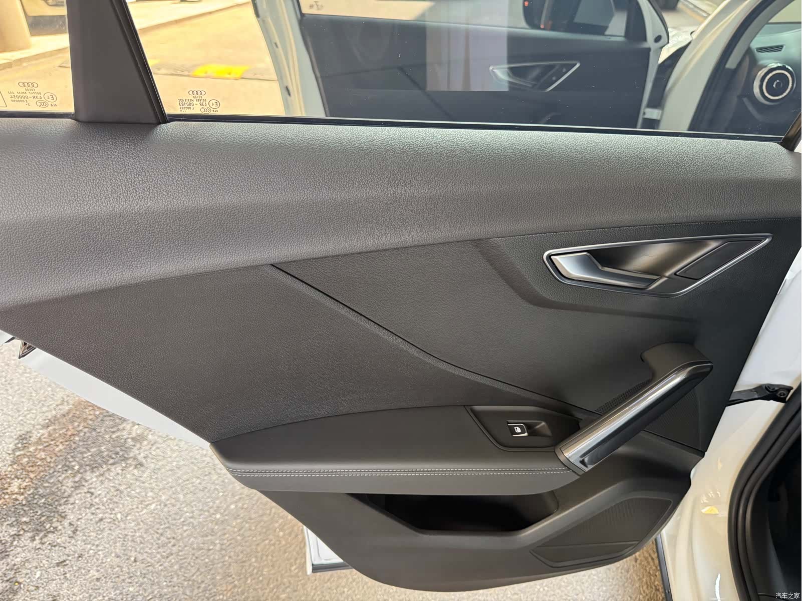 Audi Q2L, 2023 13