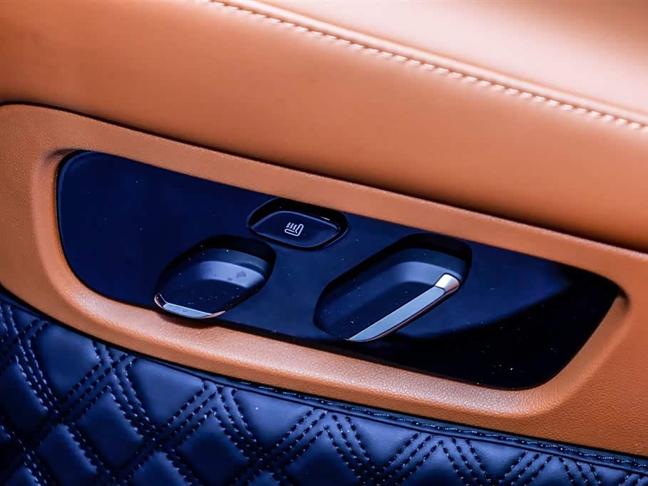 AITO Ask the world M9