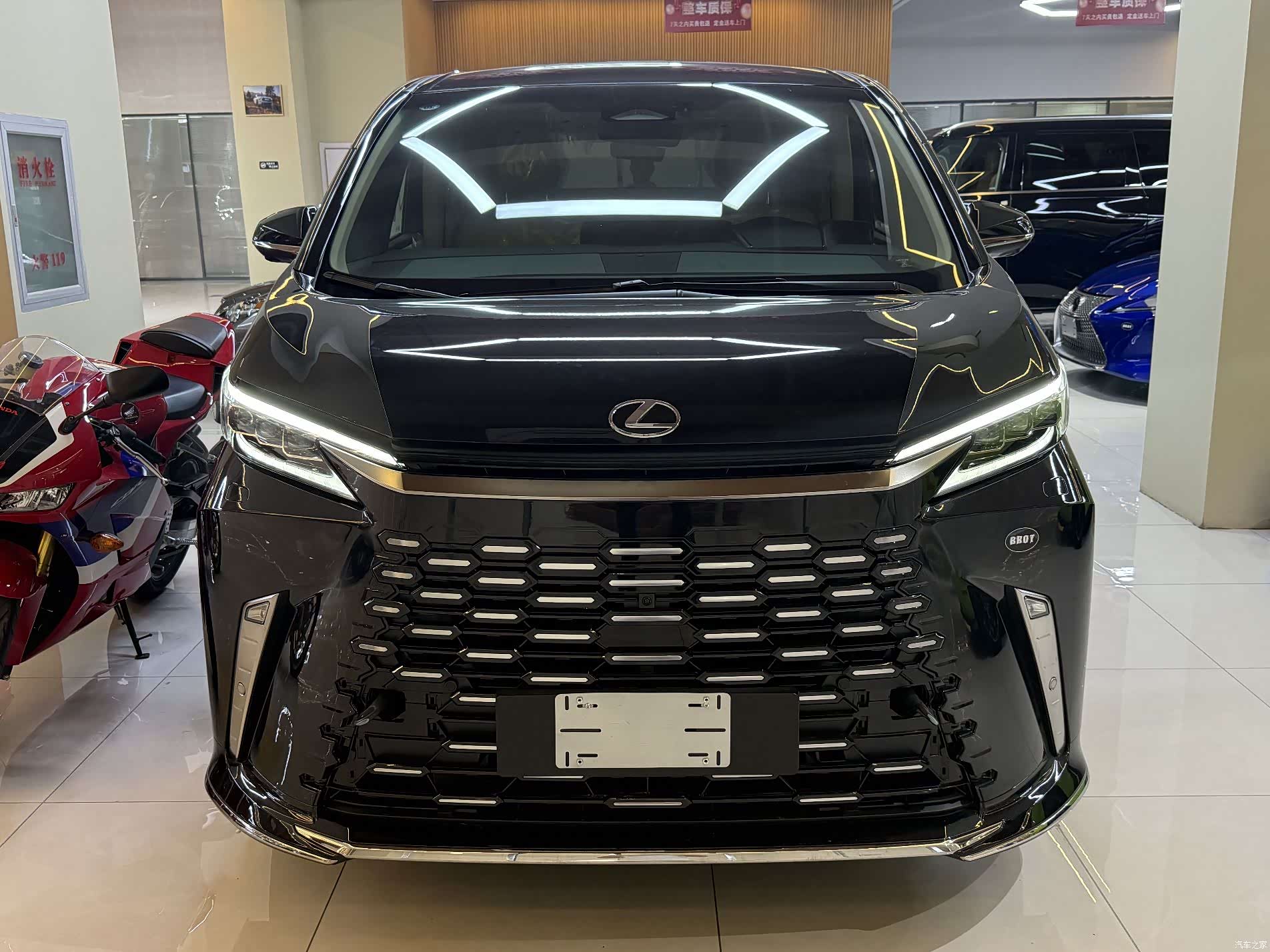 Lexus LM, 2023 2