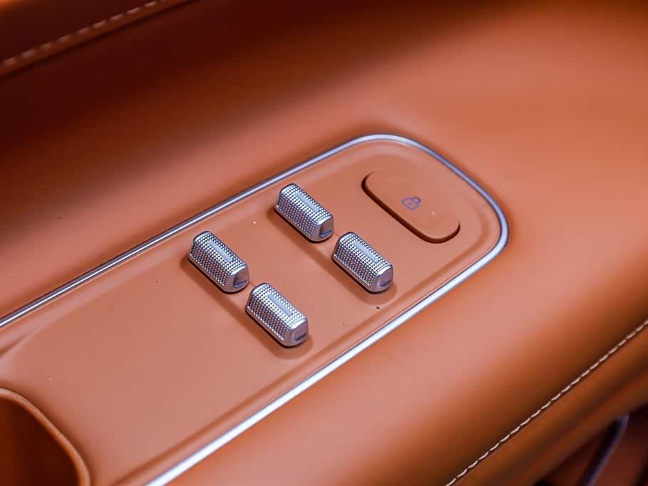 AITO Ask the world M9