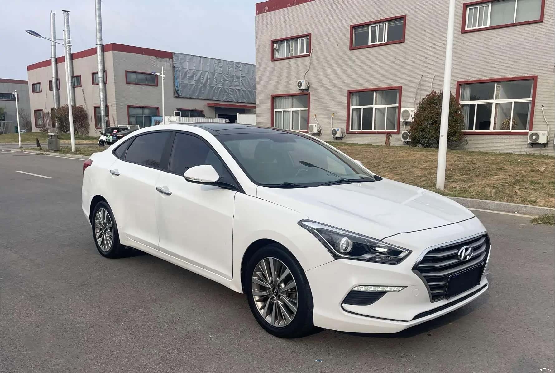 Hyundai DLX, 2016 3