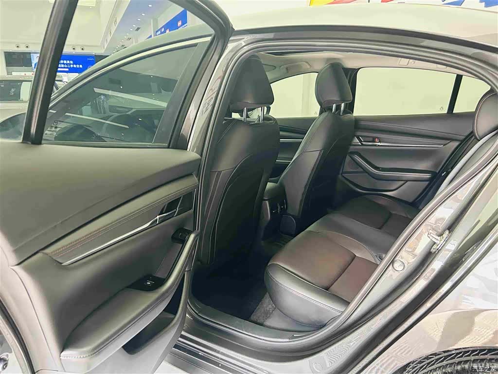 Mazda Mazda3, 2021 23