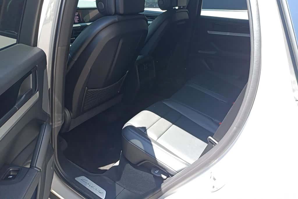 Porsche Cayenne, 2024 11