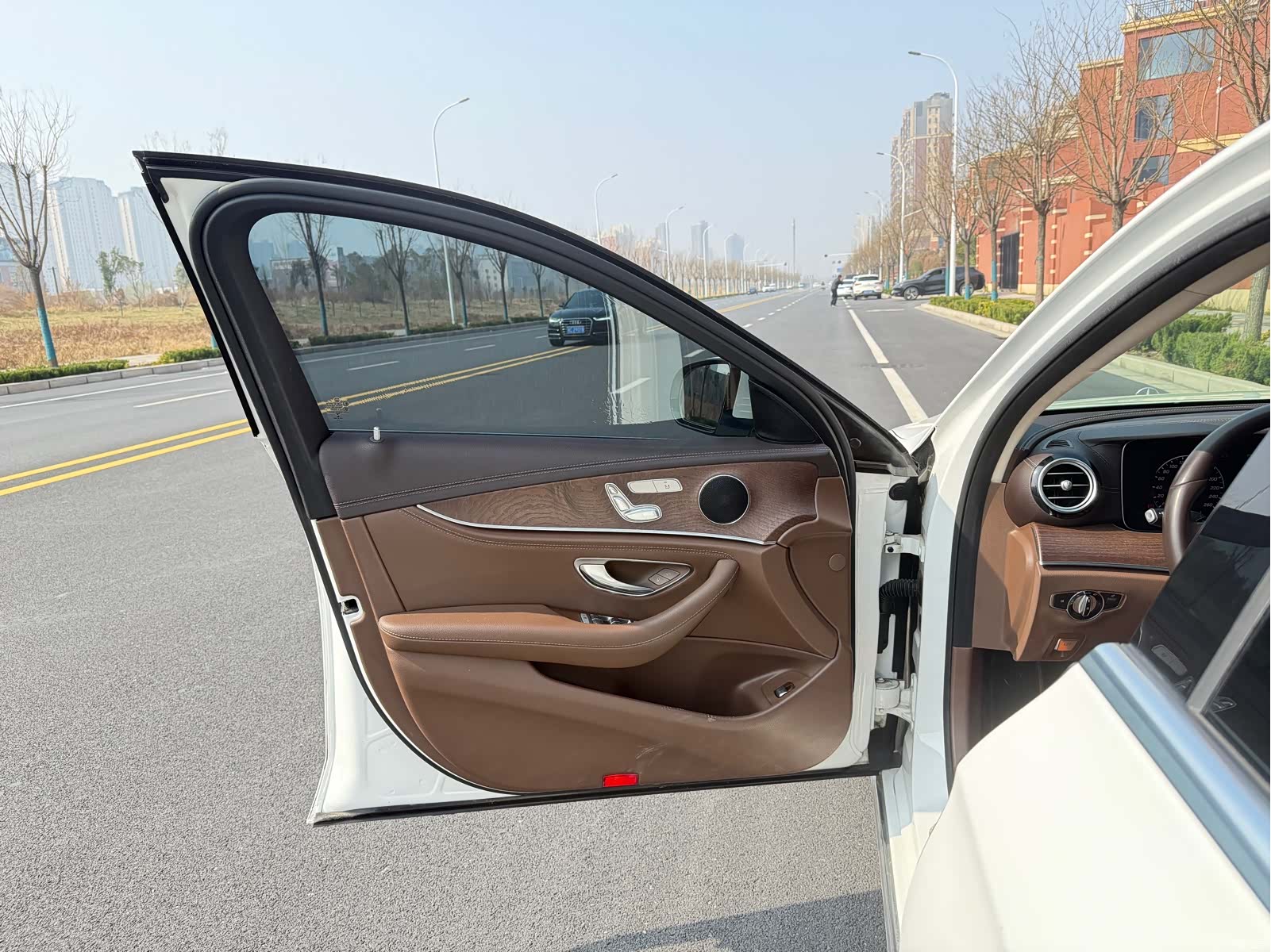 Mercedes-Benz E-Class, 2020 3