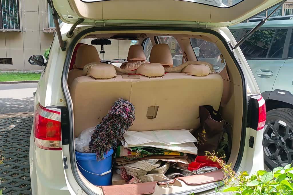 Wuling 730, 2015 4