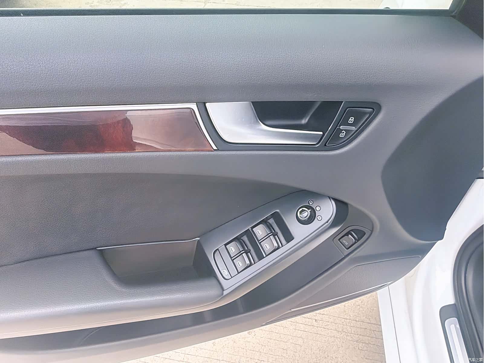 Audi A4L, 2011 10