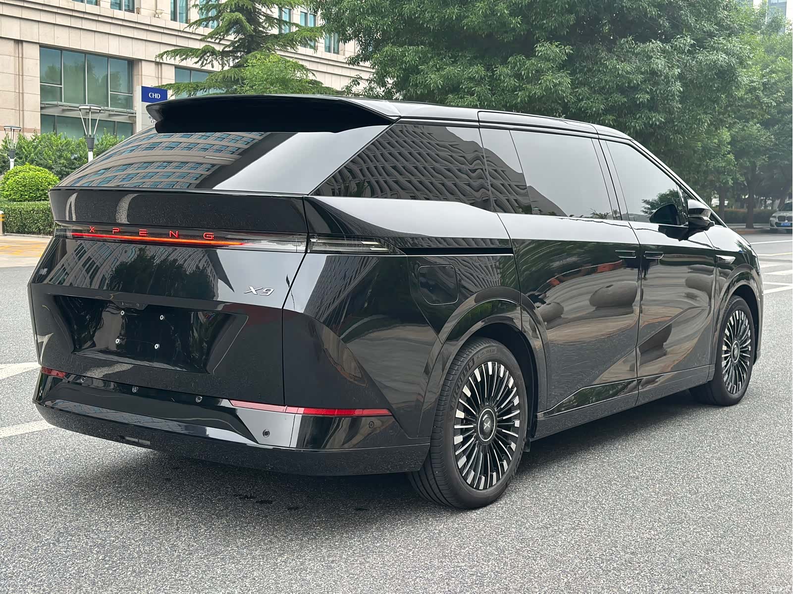 Xpeng X9, 2025 11